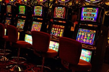 r777 live baccarat table with real dealer