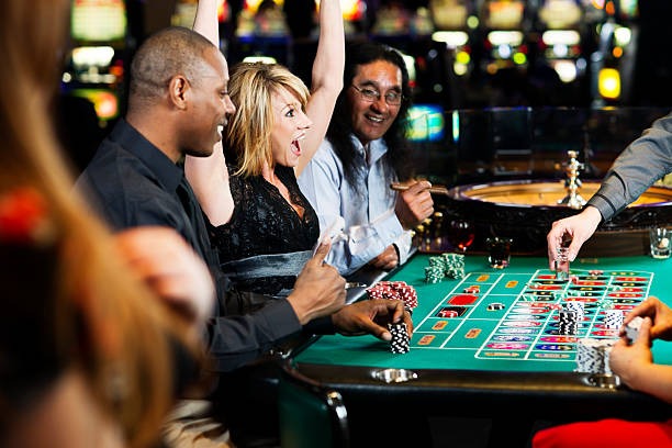 r777 PMGC roulette table showing wheel, betting board, and live dealer interaction